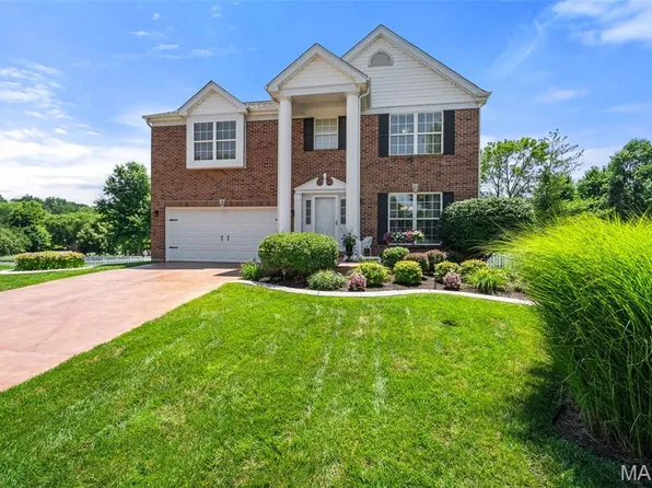 3 Birchwood Lane Ct, Maryland Heights, MO 63043