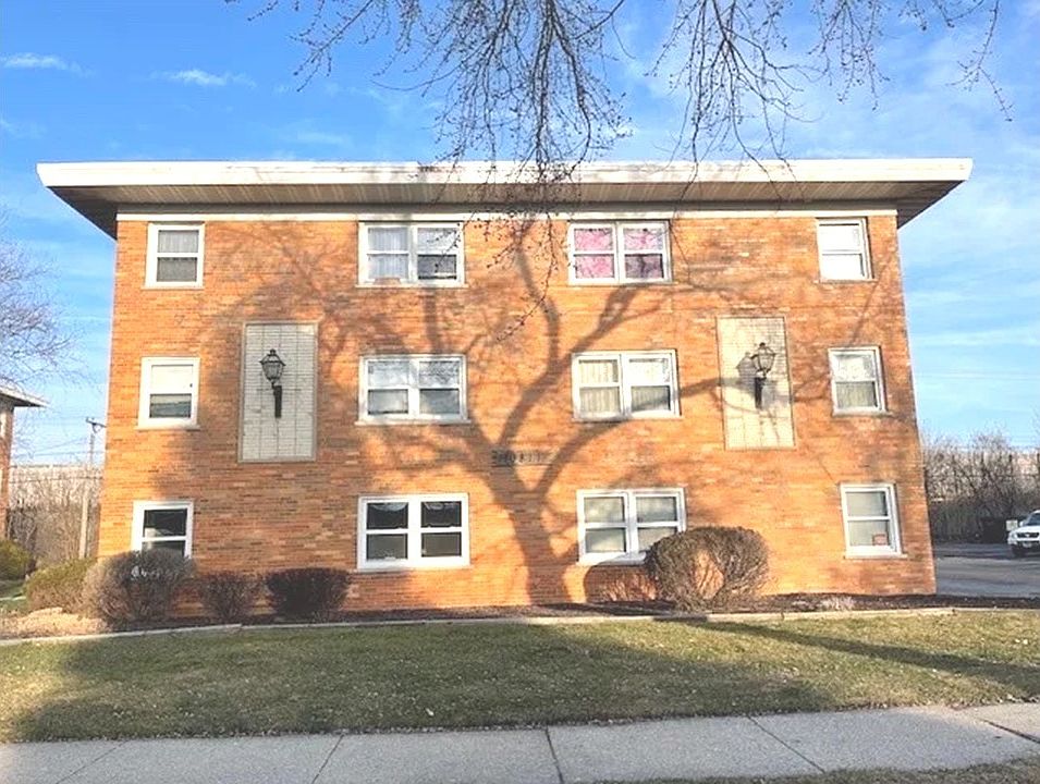 1st image of 10811 S Lloyd Dr APT 12