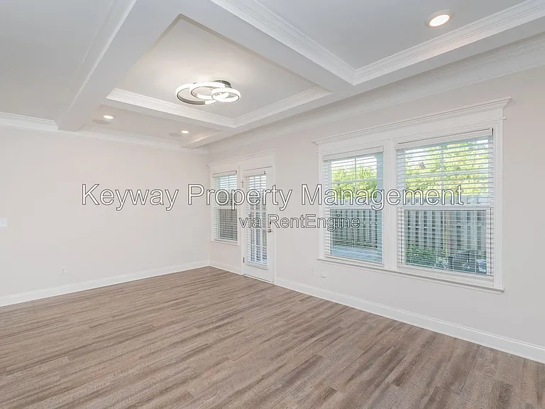 319 Sumac Trl — Photo 32