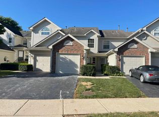 620 Cobblestone Ct #620, Elgin, IL 60120