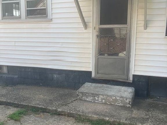 2nd image of 905 4th St