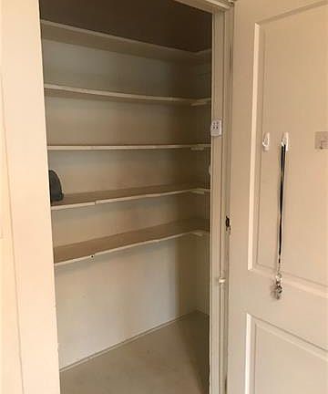 5th image of 4 Fontainebleau Dr APT A