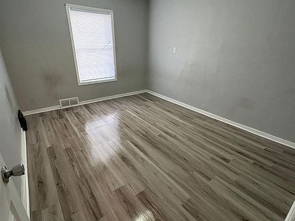 5th image of 1045 N Elmer St