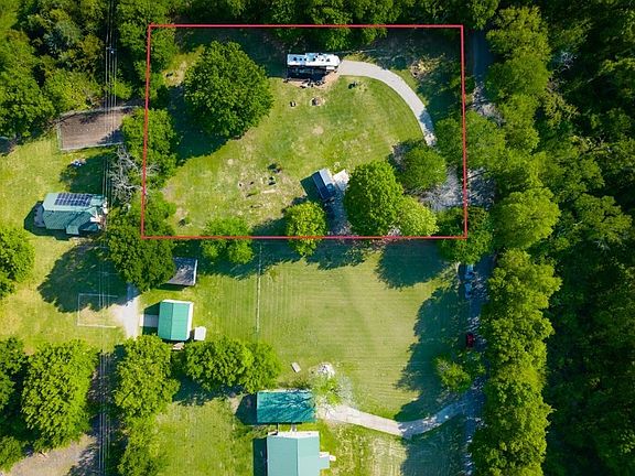 5th image of 642 Smith Oak Rd