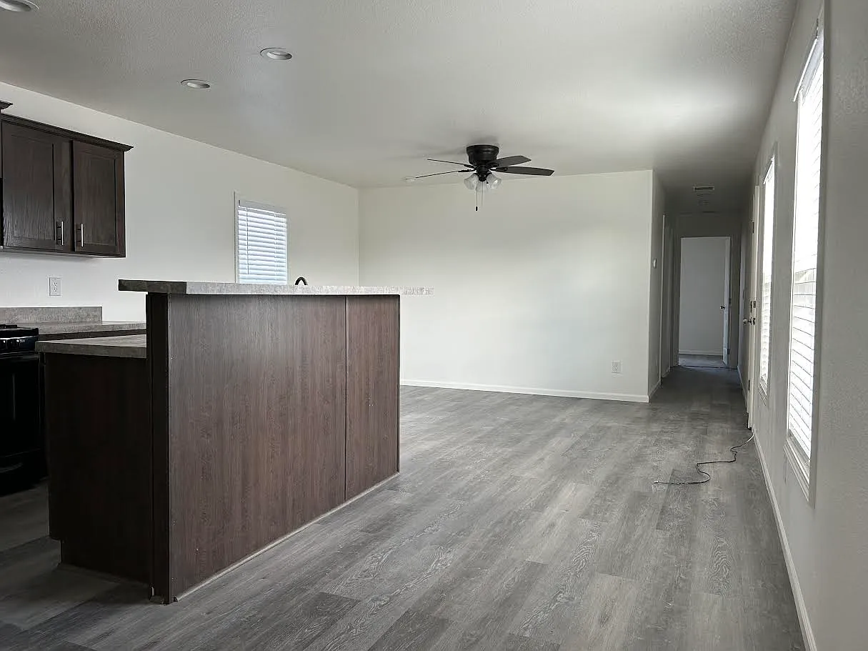 3 bed, 1056 sqft, $1,300 — Photo 2
