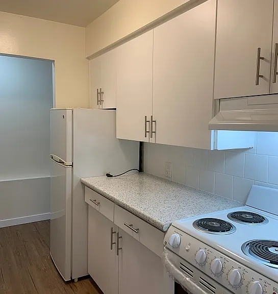 8655 Cartier St — Photo 11