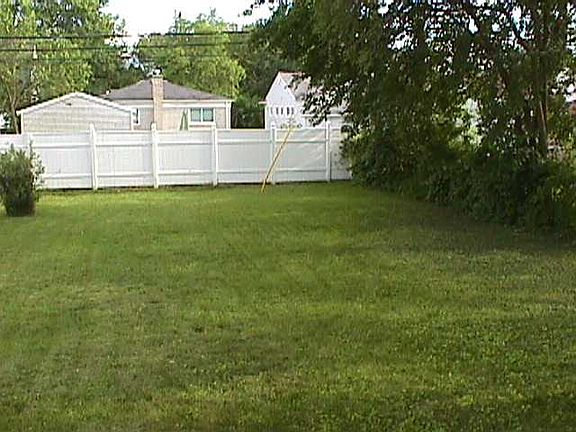 4th image of 28929 Dawson St