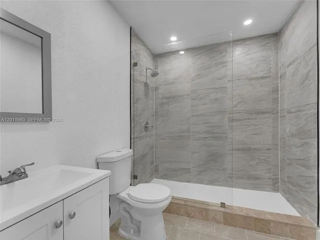 520 NW 32nd Pl — Photo 6