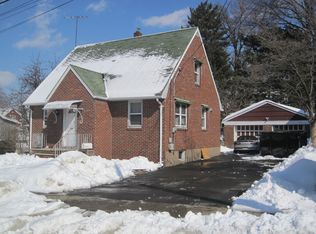 338 8th St, Saddle Brook, NJ 07663