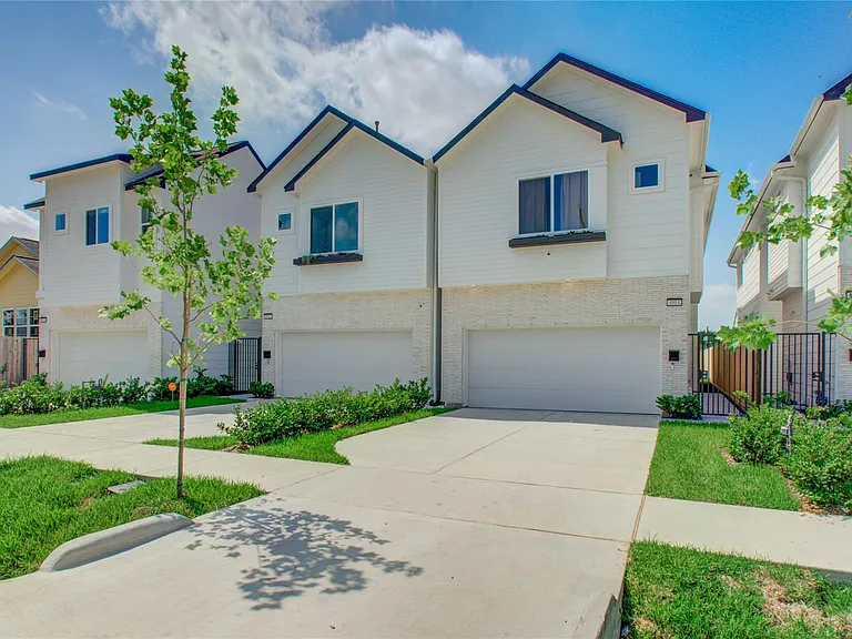 4914 Noble St — Photo 33