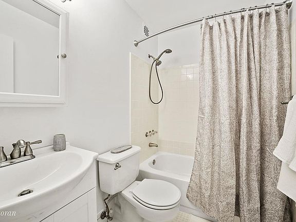5th image of 419 Carlton Ave APT H
