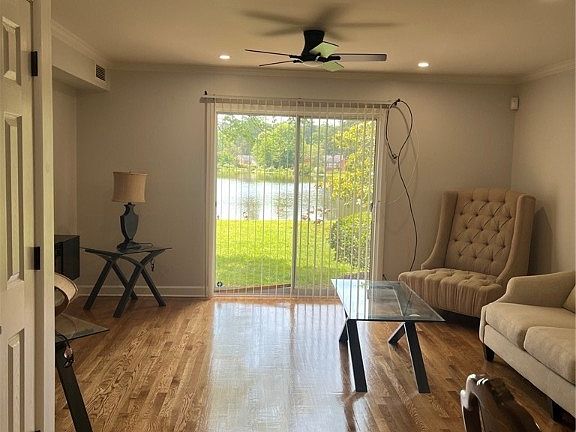 2nd image of 210 Walnut Blvd APT 14