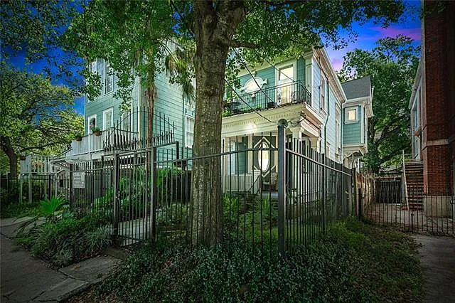 Building Photo - 2222 Carondelet St #D