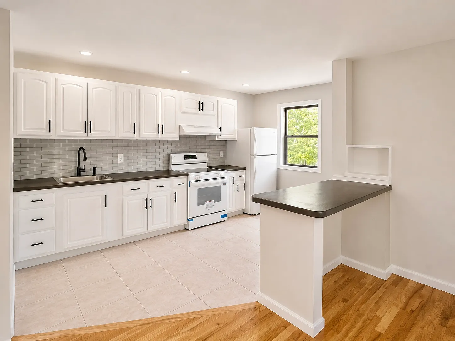 2 bed, 655 sqft, $2,300 — Photo 2