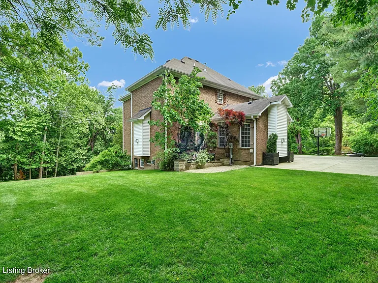 560 N Hubbards Ln — Photo 11