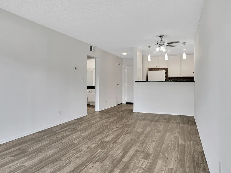 Orange Apartments — Photo 22