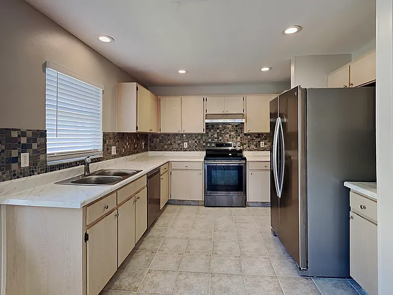 1408 Sugarberry Ln — Photo 5