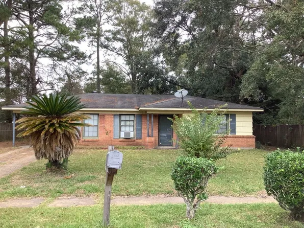 2572 Greenlawn Dr, Mobile, AL 36605