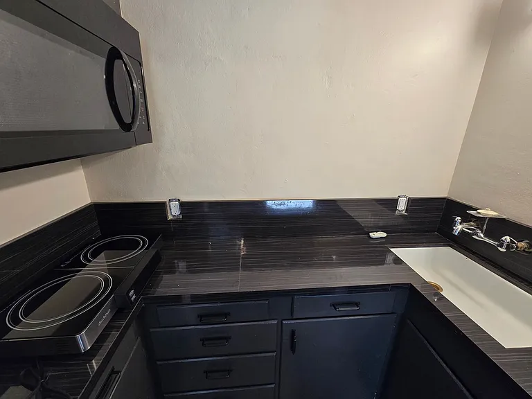 724 NW Broadway St #1-10 — Photo 9