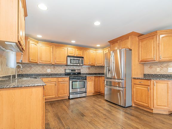 3rd image of 6333 N Milwaukee Ave #2B