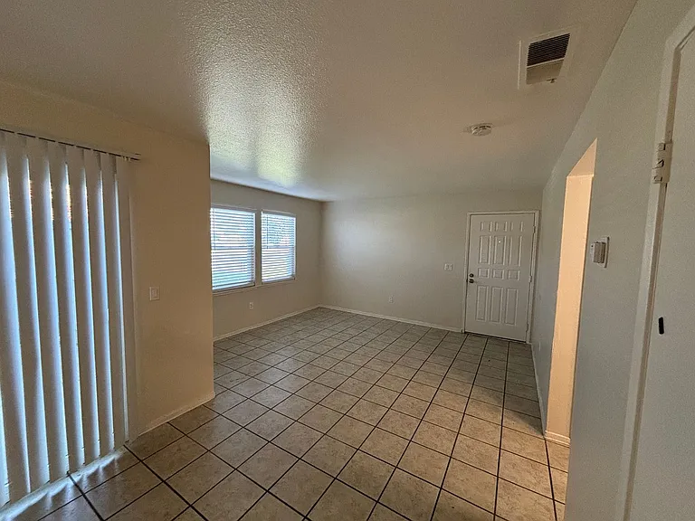 Sonoma Court Townhomes — Photo 6