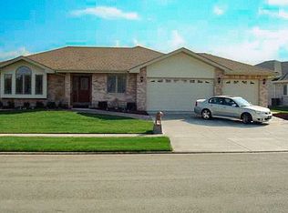 8539 Farmview Dr, Frankfort, IL 60423