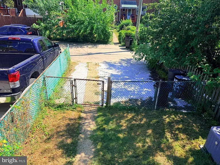 237 Linden Ave — Photo 23