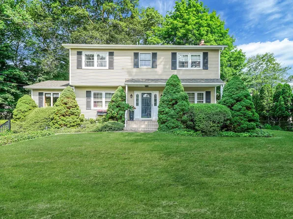3 Birch Court, Miller Place, NY 11764