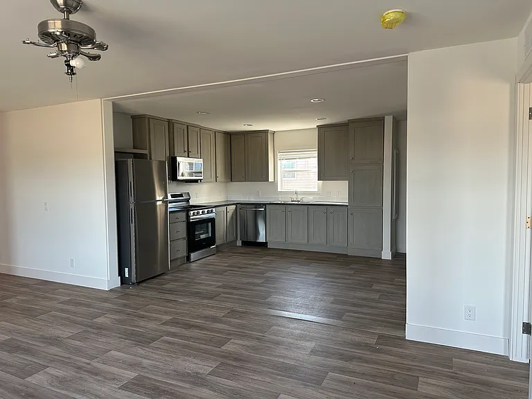 310 E 36th Pl — Photo 11
