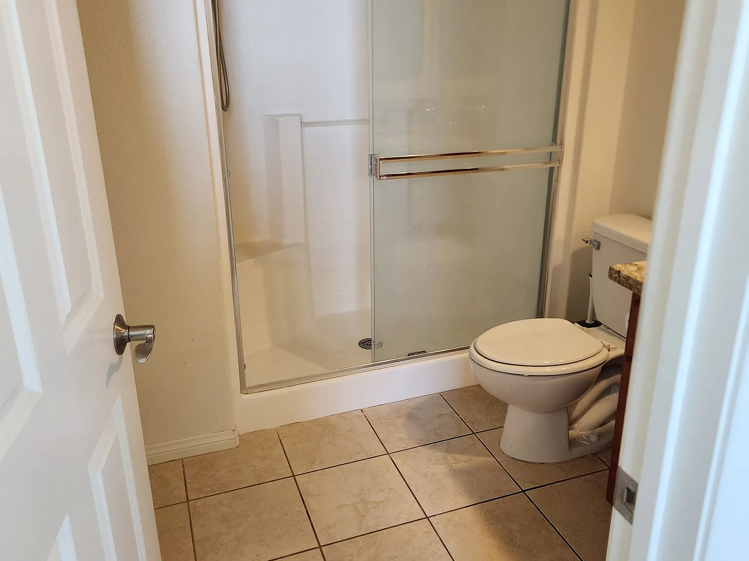 5 bed, 4999 sqft, $1,399 — Photo 2