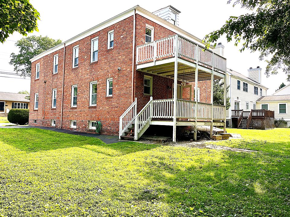 Pleasant Private Back Deck