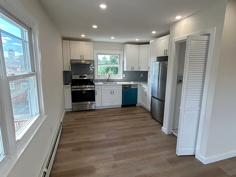 715 Tyler St #2 — Photo 10