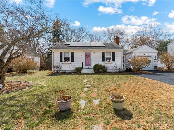 137 Kiwanee Rd, Warwick, RI 02888