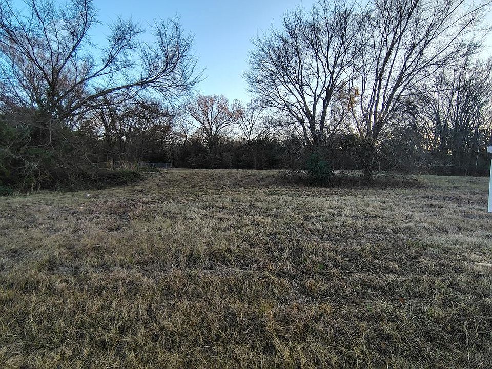 1st image of 16D Whitefoot