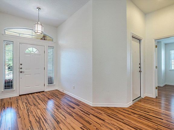 4th image of 2912 Lynnbrook Dr