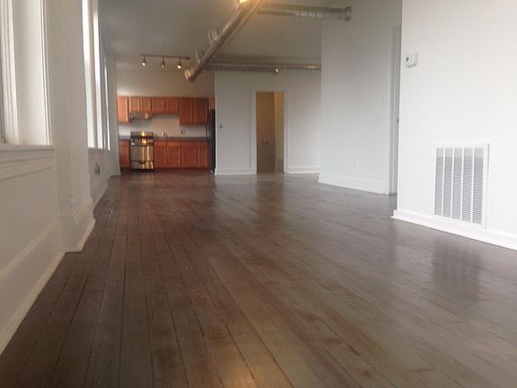 4th image of 1800 W 21st St #3M