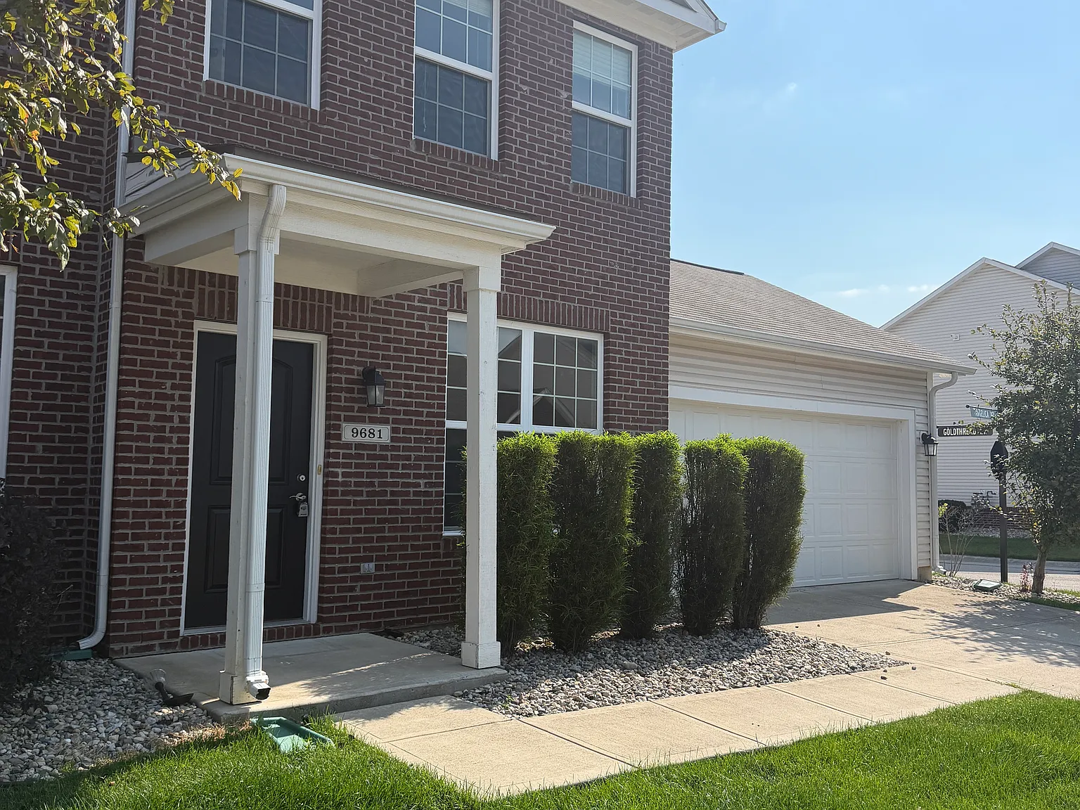 3 bed, 2.5 bath, 1916 sqft, $1,995 — Photo 3