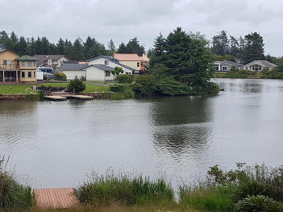 1st image of 418 Draconis Ave SE