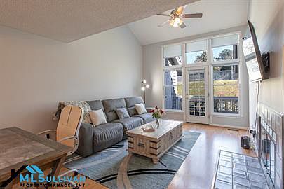 3rd image of 106 Elmwood Cir #1