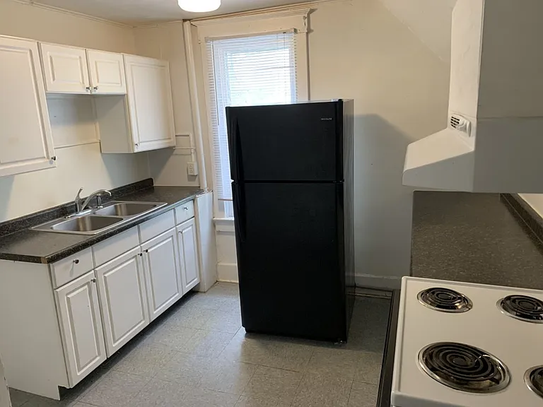 702 E Green St — Photo 1
