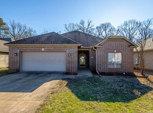 27 Crystalwood Dr, Little Rock, AR 72210