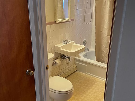 5th image of 499 Lincoln Ave APT A3