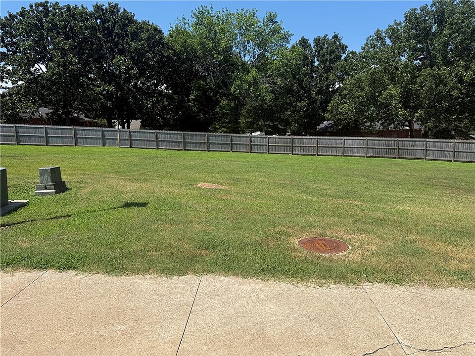 2nd image of 115 Harbor Cir #12