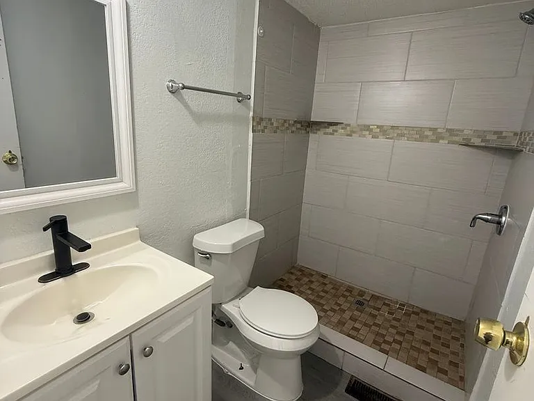 17756 FM 1252 — Photo 12