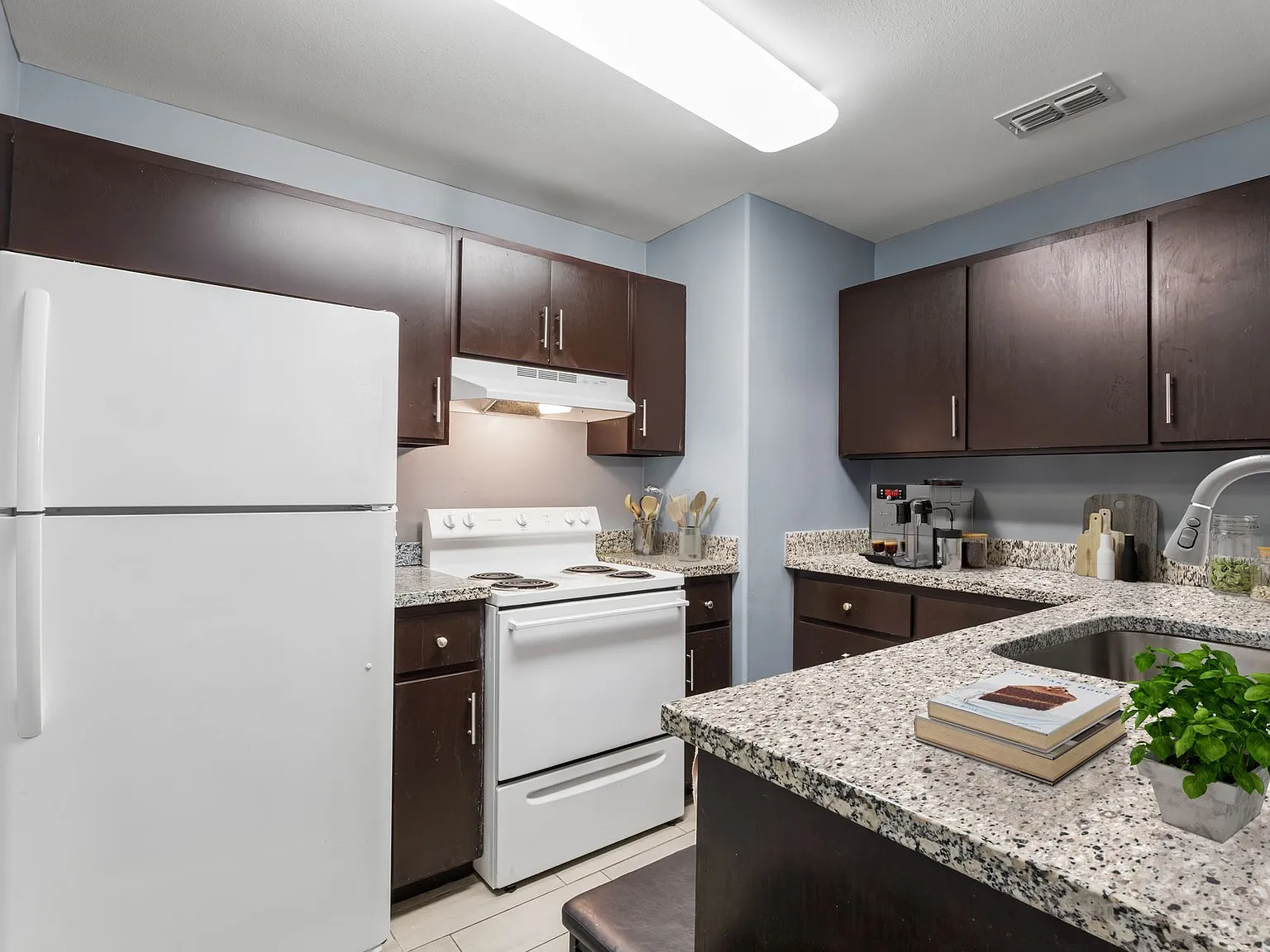 Stewart Apartments — Photo 4