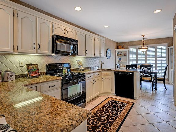 4th image of 164 S Manor Ct