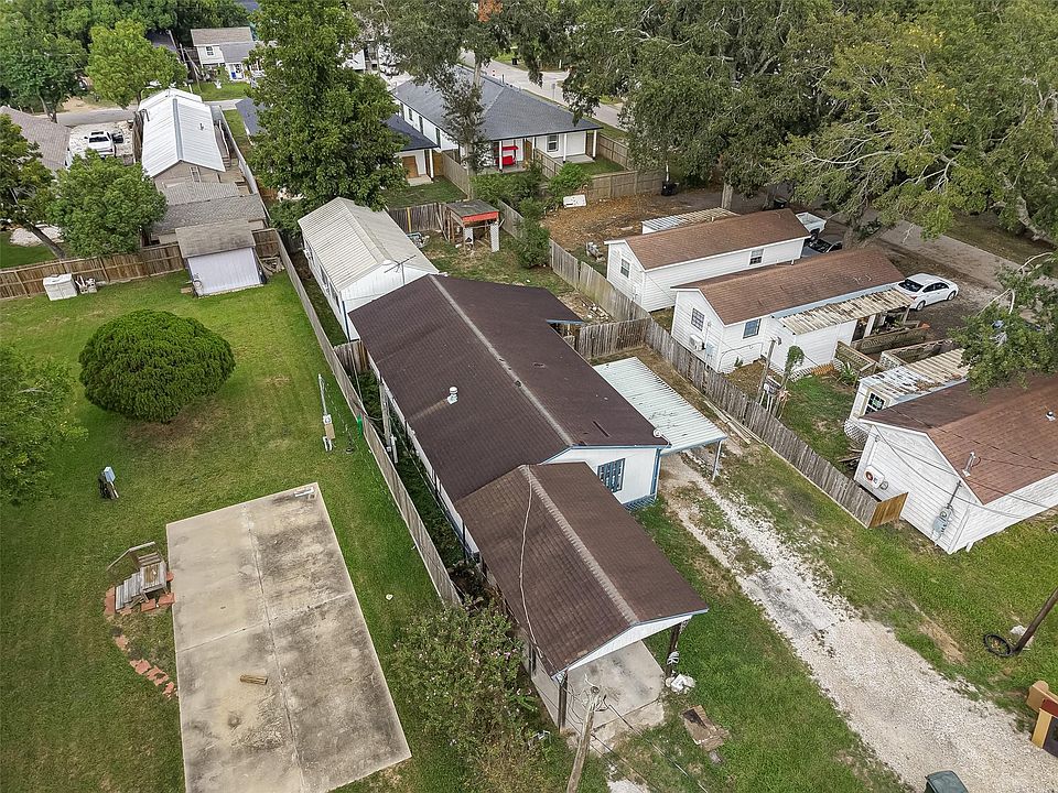1st image of 4447 5th St