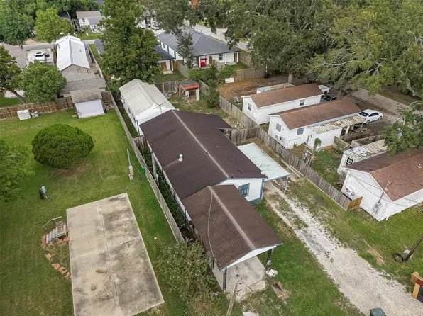 4447 5th St, Bacliff, TX 77518
