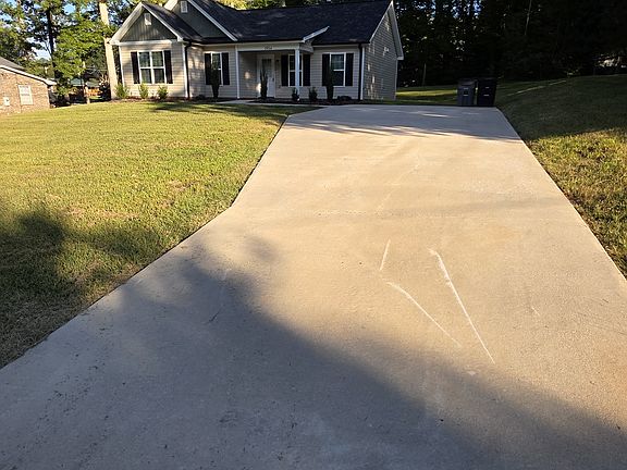 3rd image of 1934 Greenwood Rd