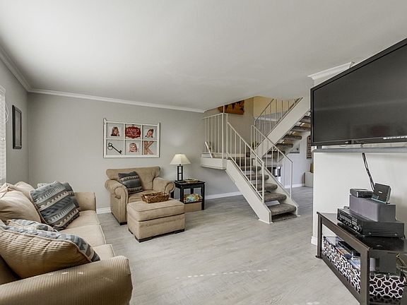 5th image of 1245 N Mollison Ave Unit B
